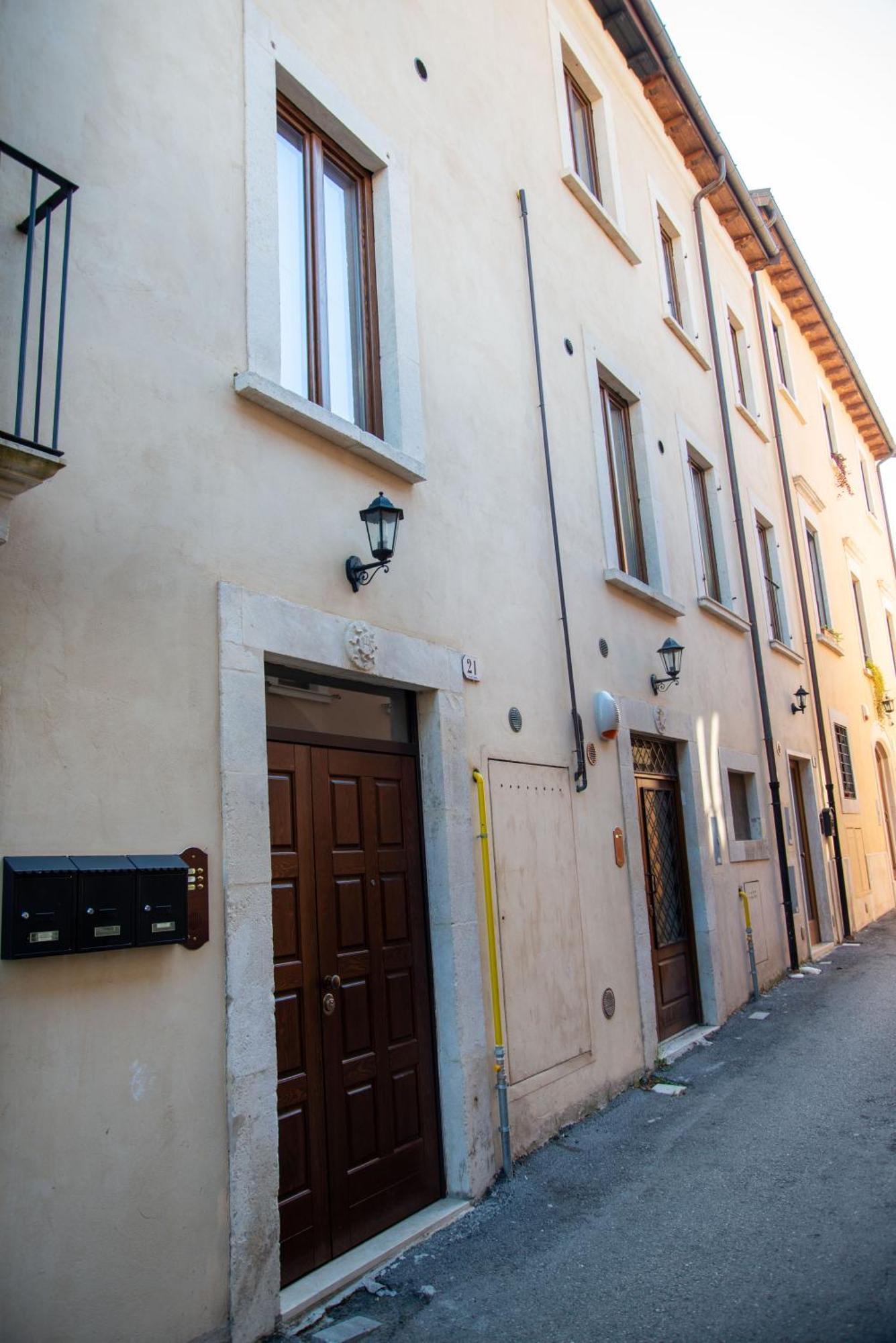 Ferienwohnung Casa Fedele LʼAquila Exterior foto